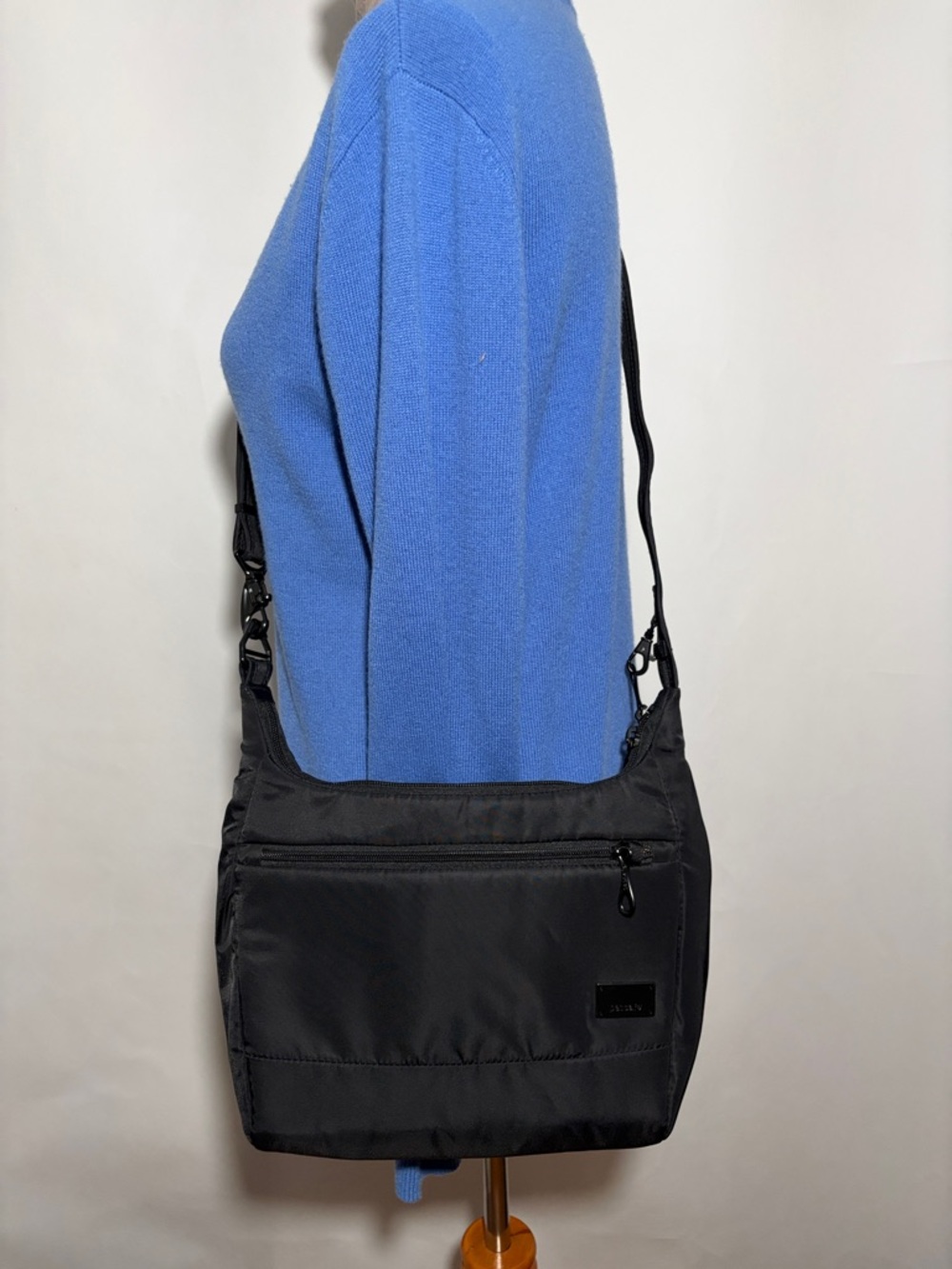 PacSafe Black Citysafe CS100 Crossbody Purse Bag Antitheft RFID Protection